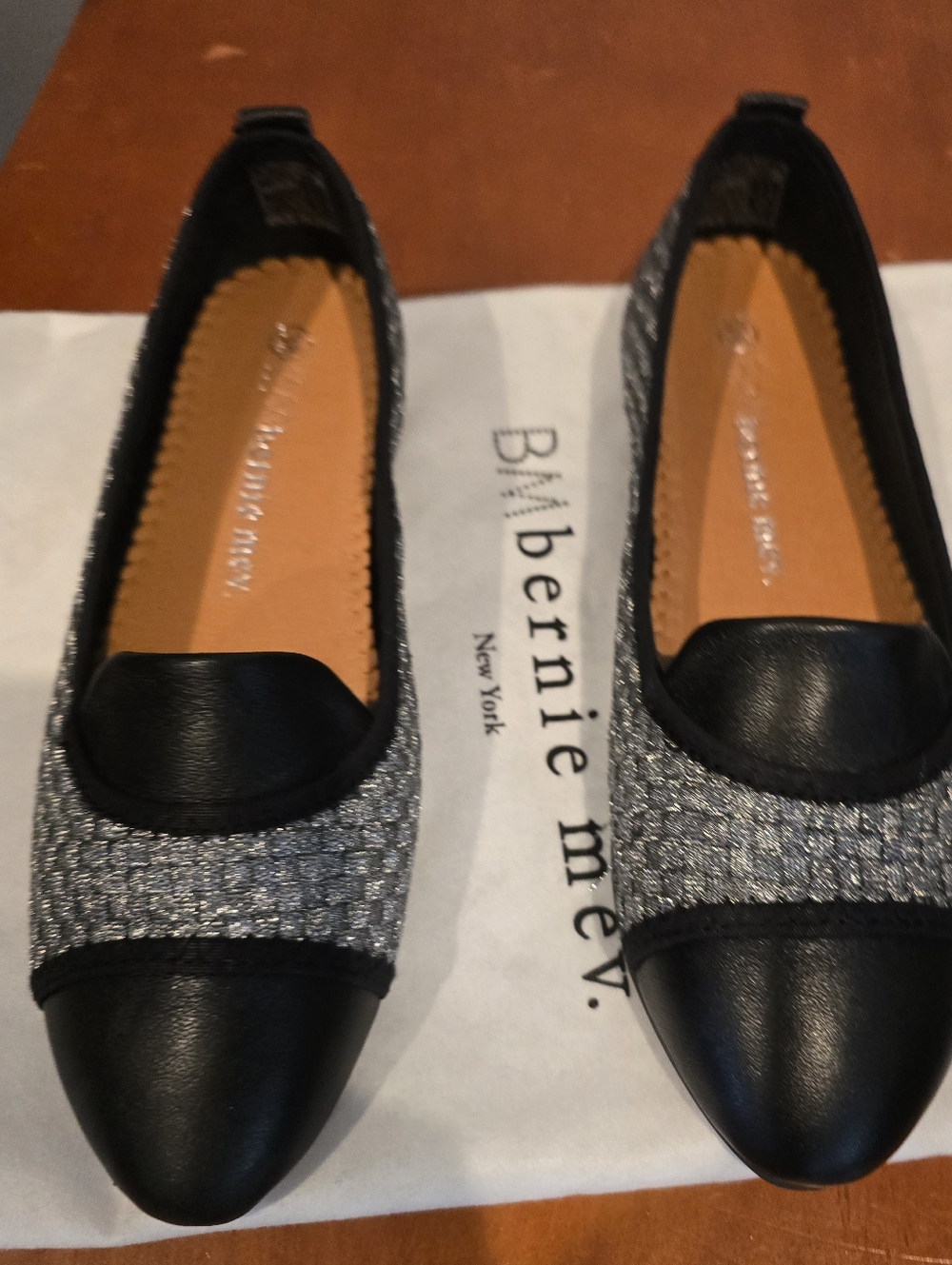 bernie mev. Black and Silver Woven Tweed Cap-Toe Flats. Size 7 EU38